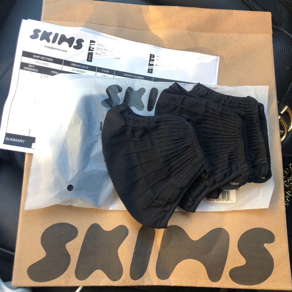 SKIMS Face Mask (2)
